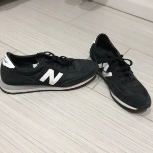 Woman’s size 10 New Balance sneakers